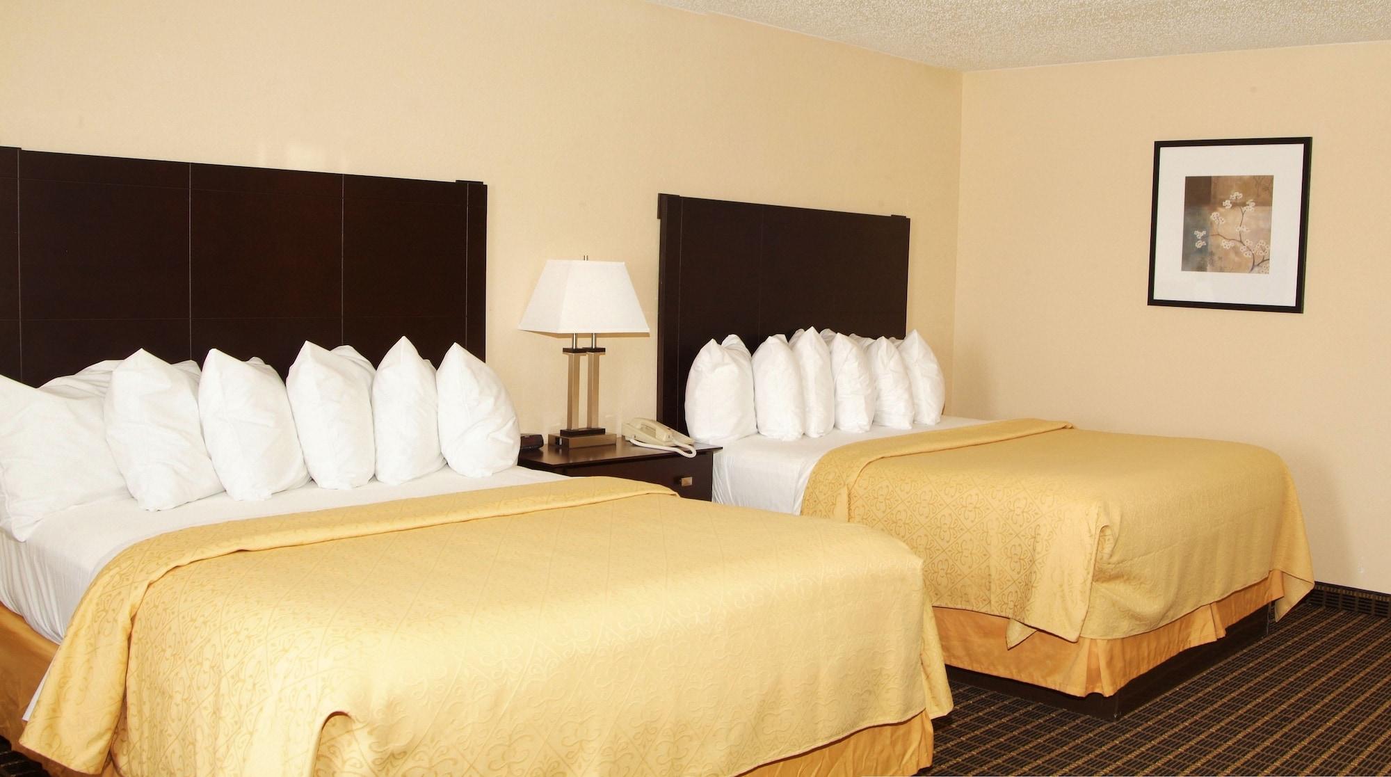 Quality Inn & Suites Big Rapids Near University Zewnętrze zdjęcie
