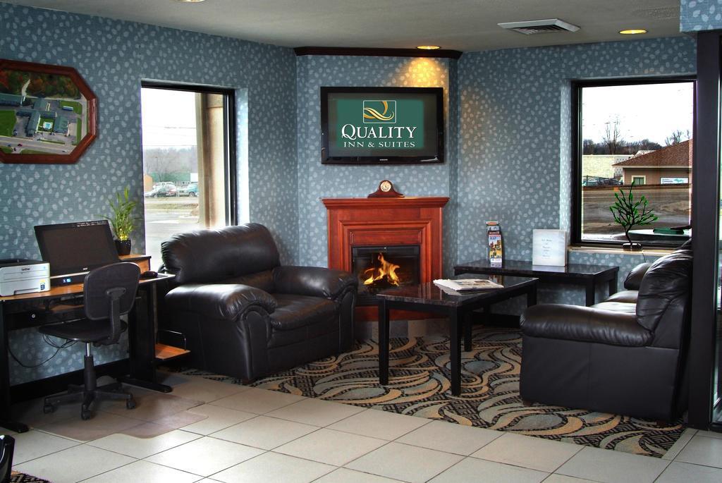 Quality Inn & Suites Big Rapids Near University Zewnętrze zdjęcie