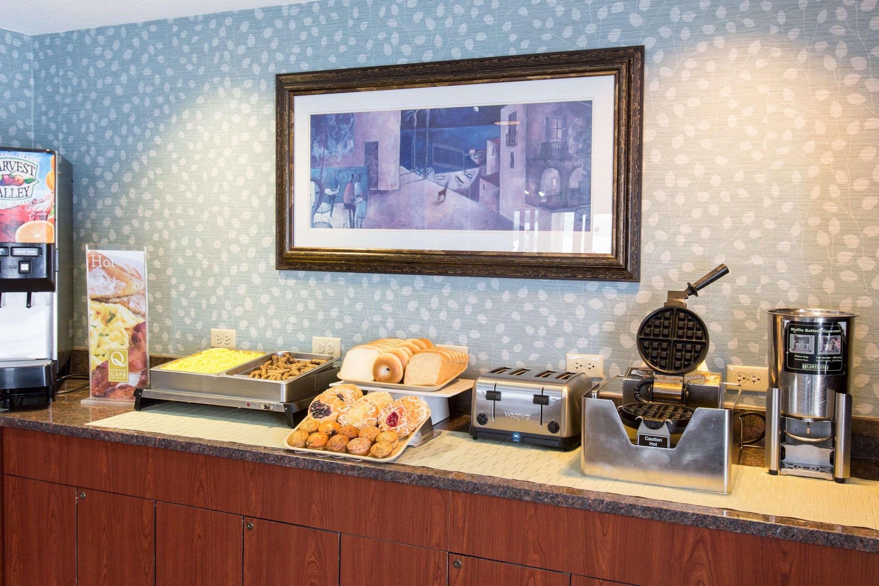 Quality Inn & Suites Big Rapids Near University Zewnętrze zdjęcie