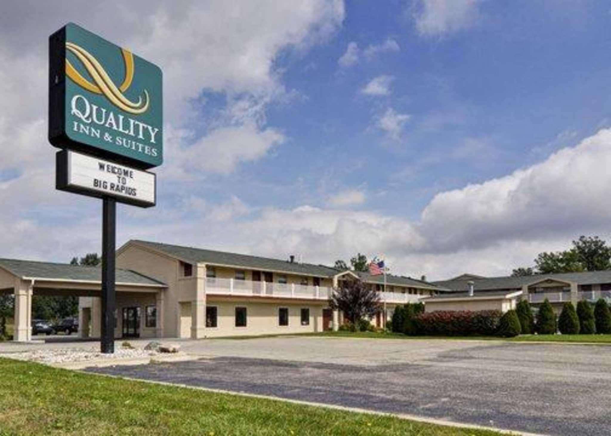 Quality Inn & Suites Big Rapids Near University Zewnętrze zdjęcie