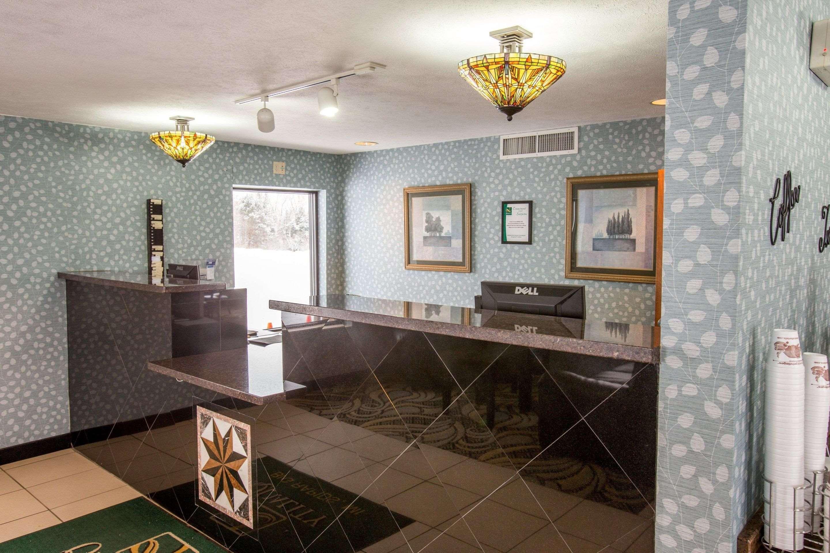 Quality Inn & Suites Big Rapids Near University Zewnętrze zdjęcie