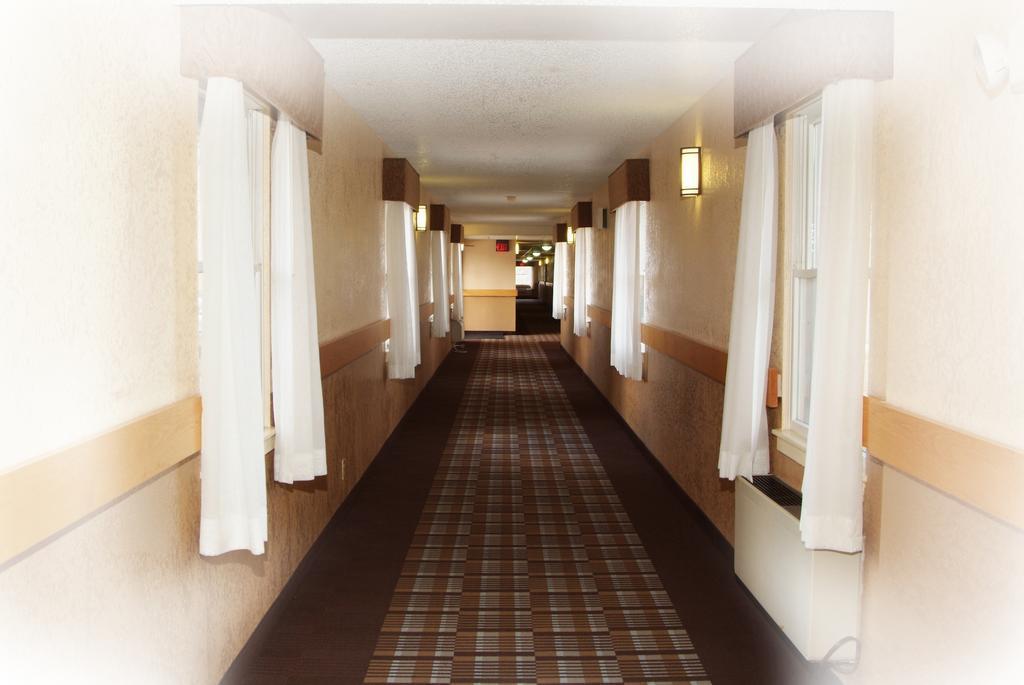Quality Inn & Suites Big Rapids Near University Zewnętrze zdjęcie