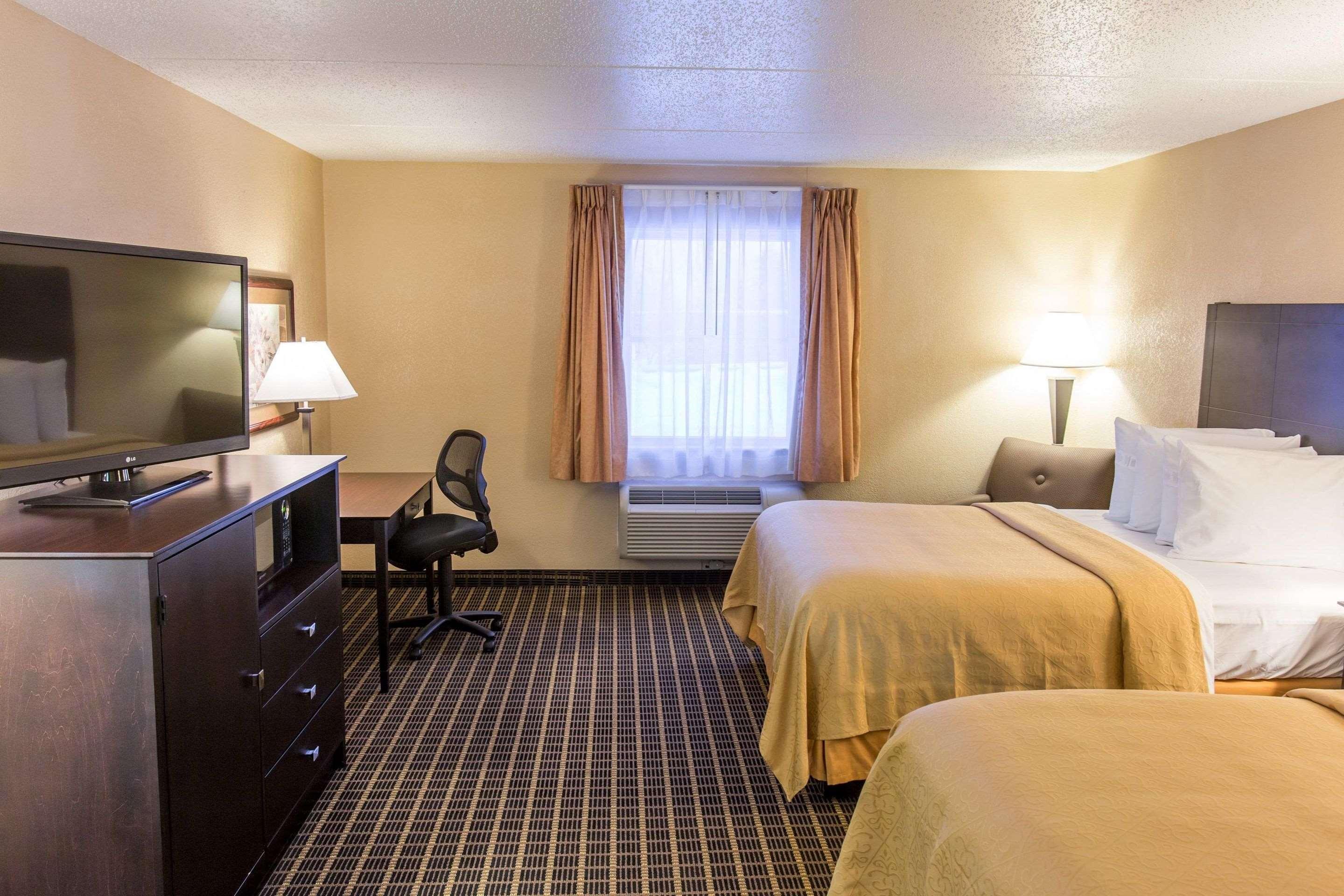 Quality Inn & Suites Big Rapids Near University Zewnętrze zdjęcie