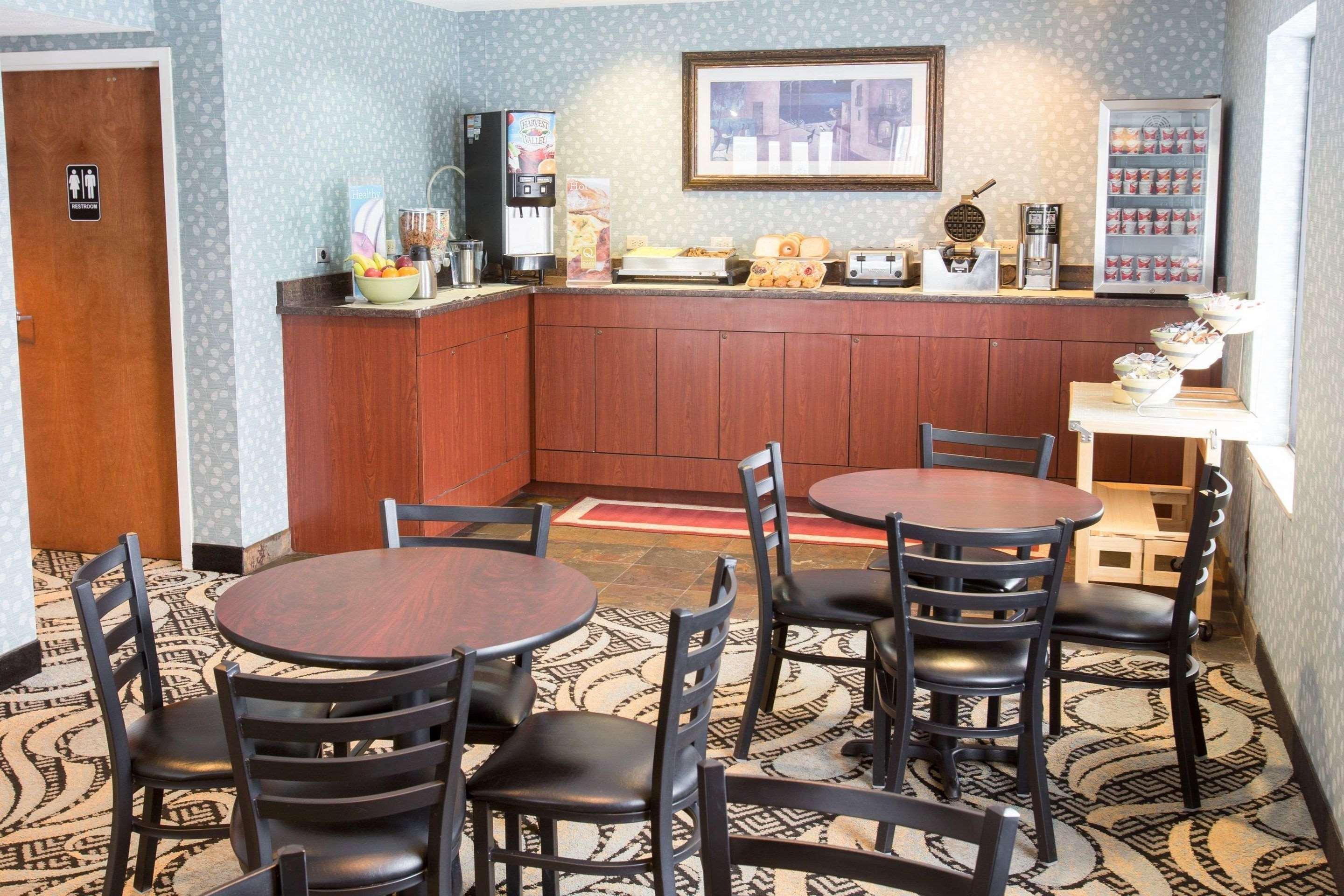 Quality Inn & Suites Big Rapids Near University Zewnętrze zdjęcie