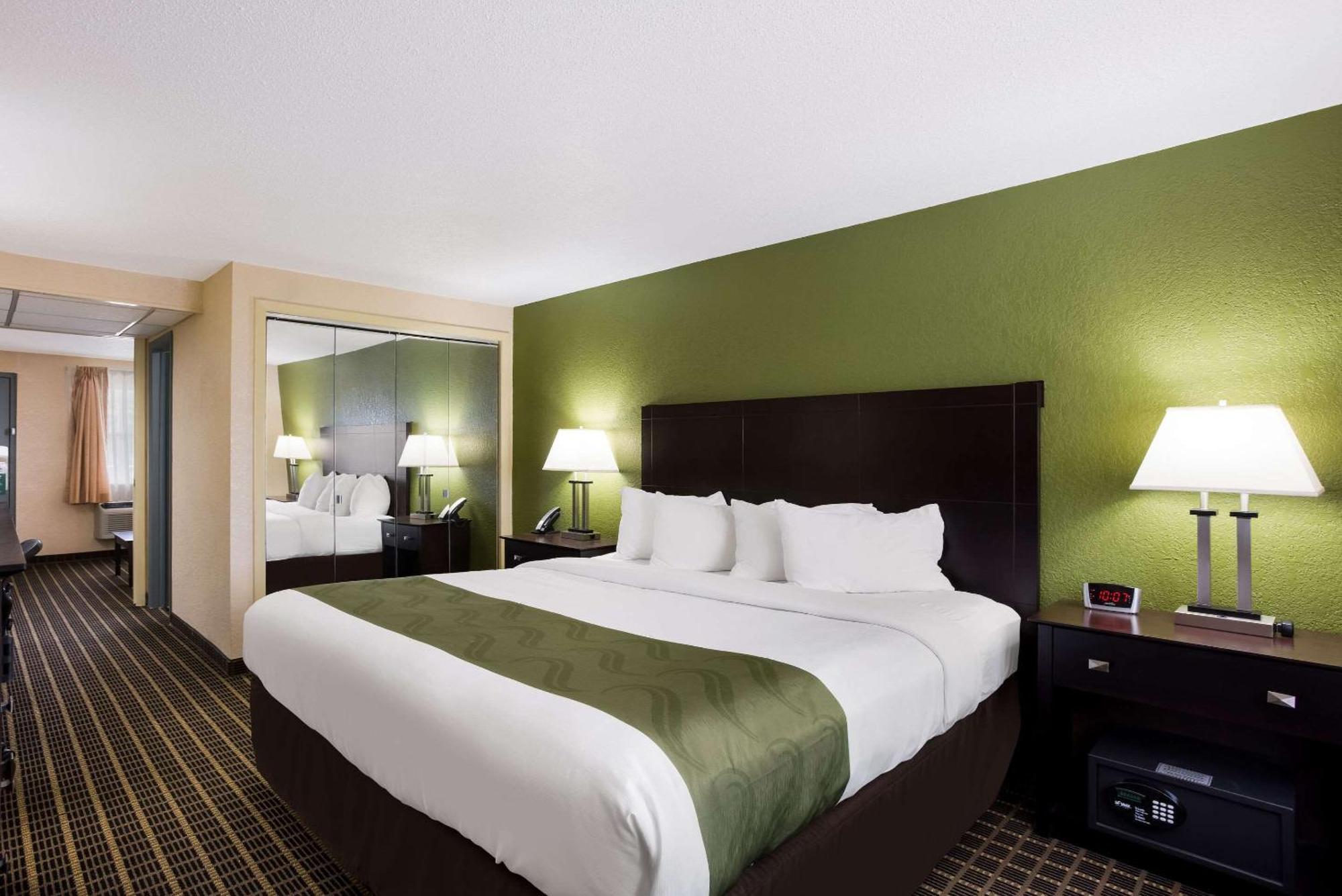 Quality Inn & Suites Big Rapids Near University Zewnętrze zdjęcie