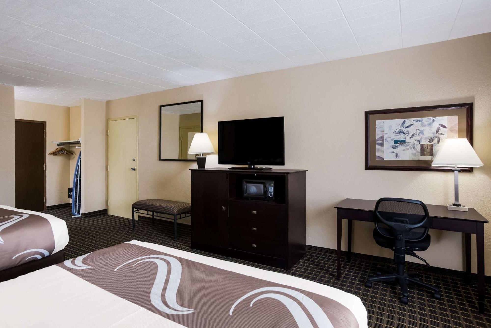Quality Inn & Suites Big Rapids Near University Zewnętrze zdjęcie