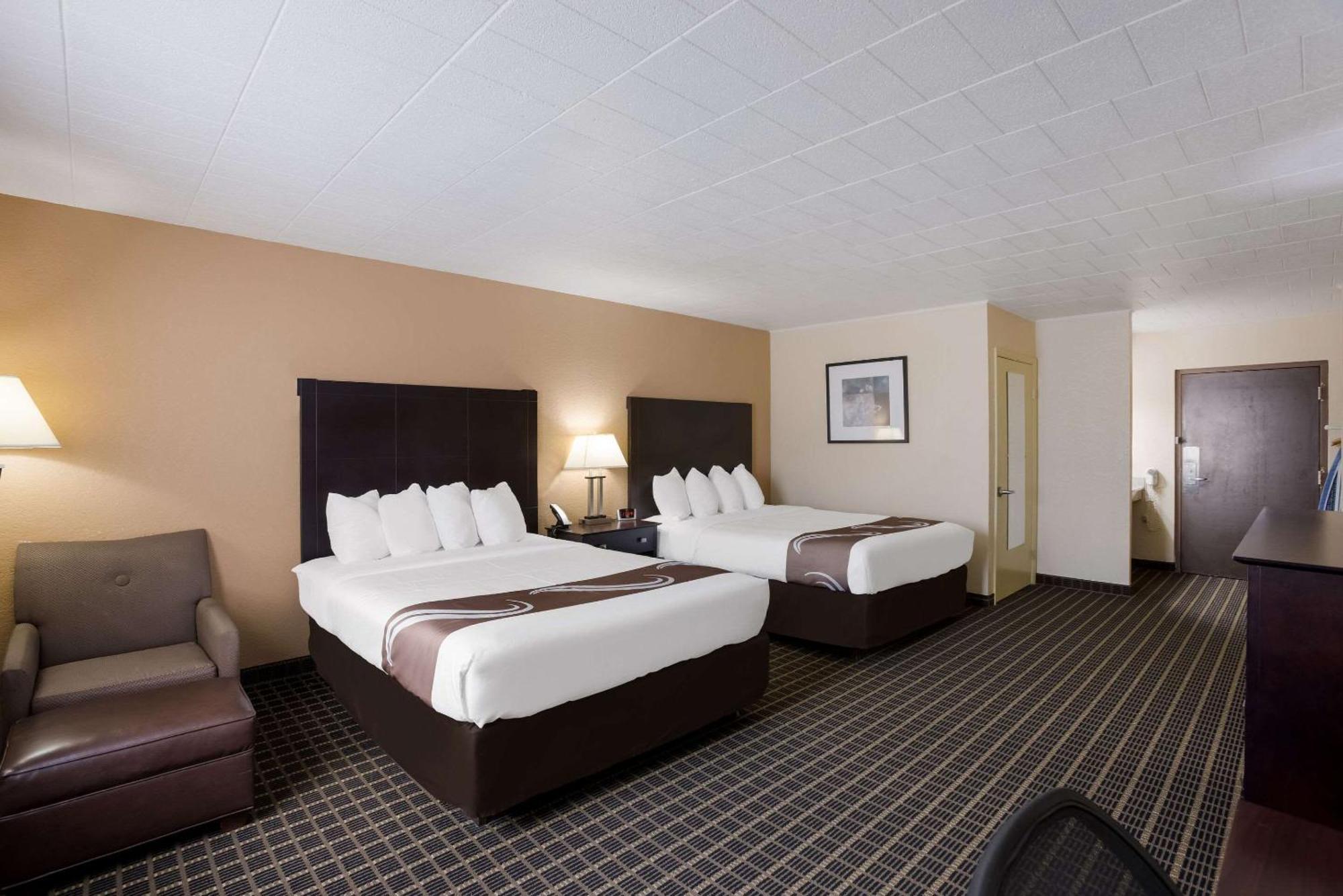 Quality Inn & Suites Big Rapids Near University Zewnętrze zdjęcie