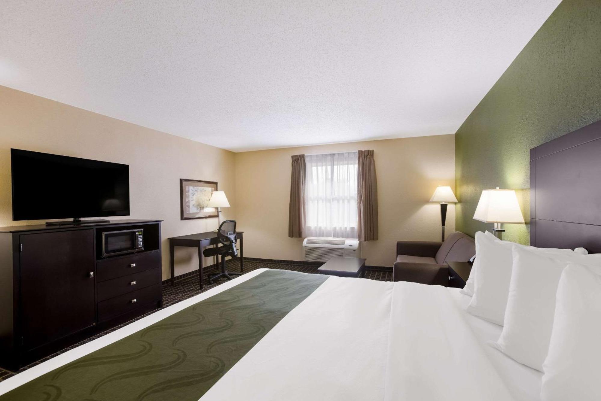 Quality Inn & Suites Big Rapids Near University Zewnętrze zdjęcie