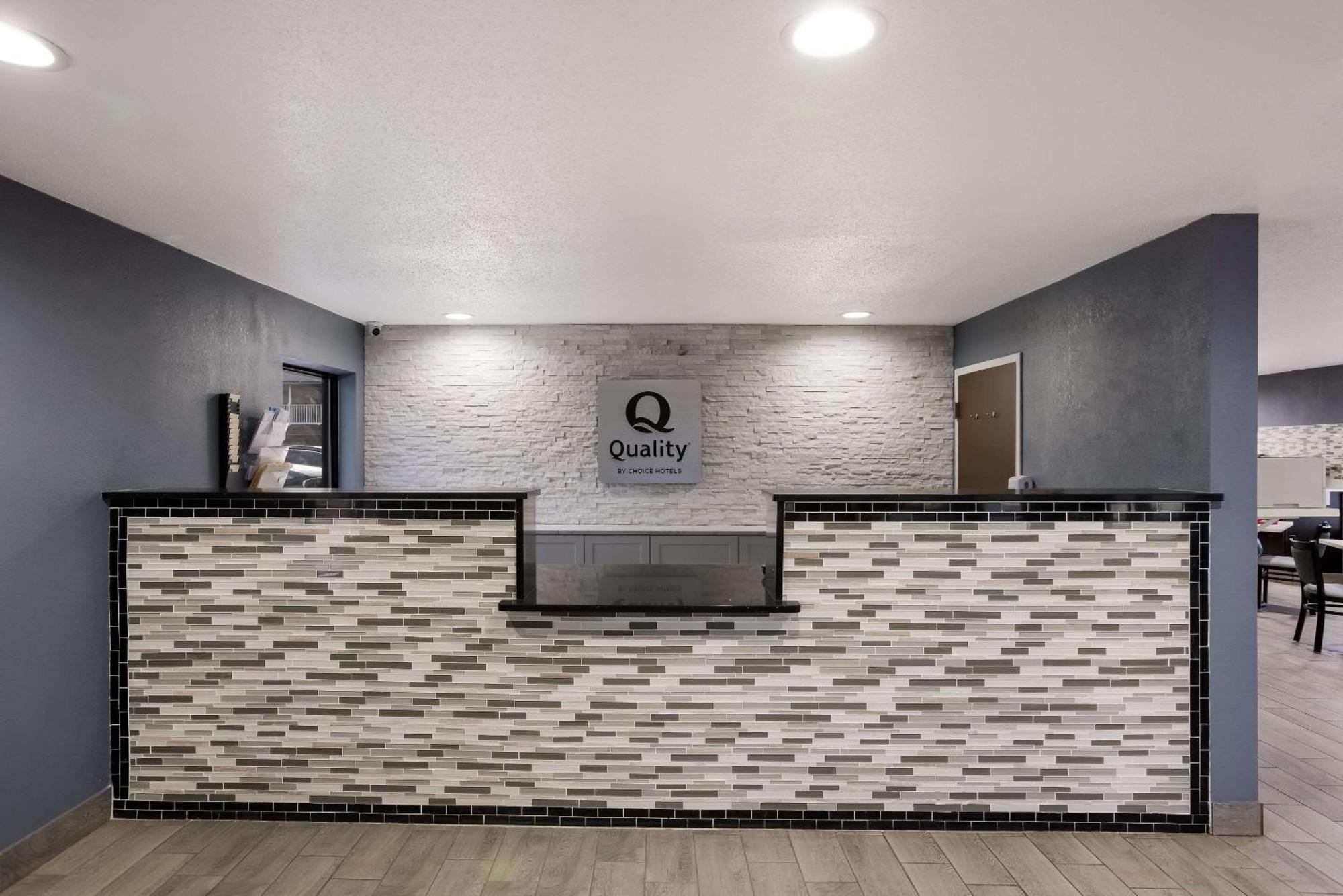 Quality Inn & Suites Big Rapids Near University Zewnętrze zdjęcie