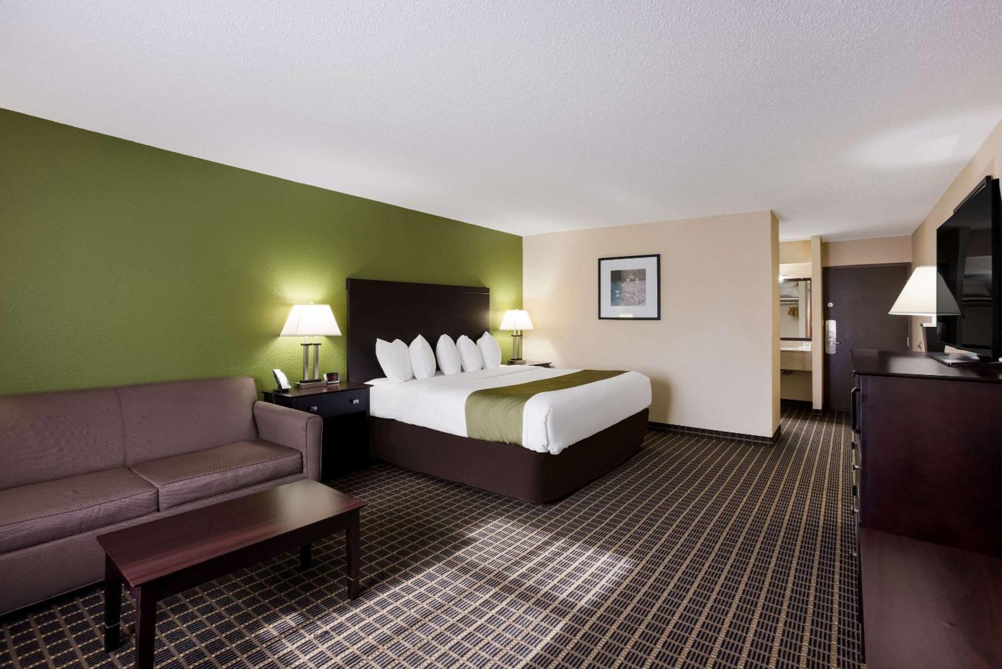 Quality Inn & Suites Big Rapids Near University Zewnętrze zdjęcie